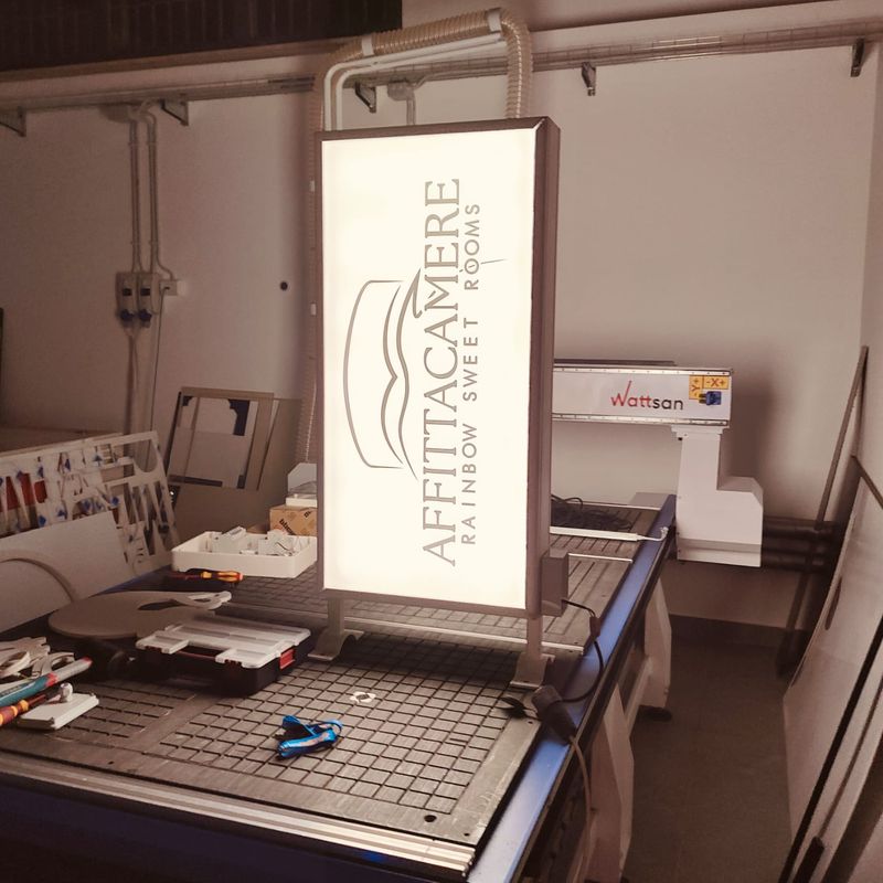 Cassonetto luminoso Affittacamere nel laboratorio